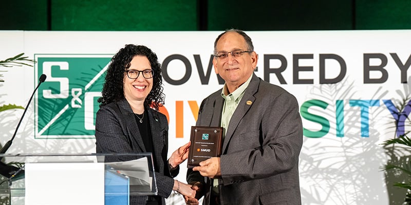 S and C Electric Company’s Chief Human Resources Officer, Nicole Colen, presents the S&C Empowering People Award to Sacramento Municipal Utility District